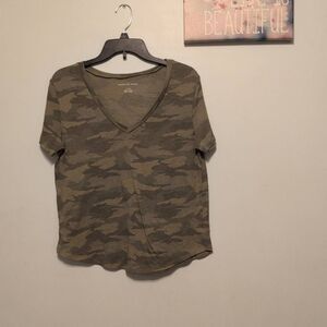 American Eagle size M Short Sleeve T-shirt Camo Print